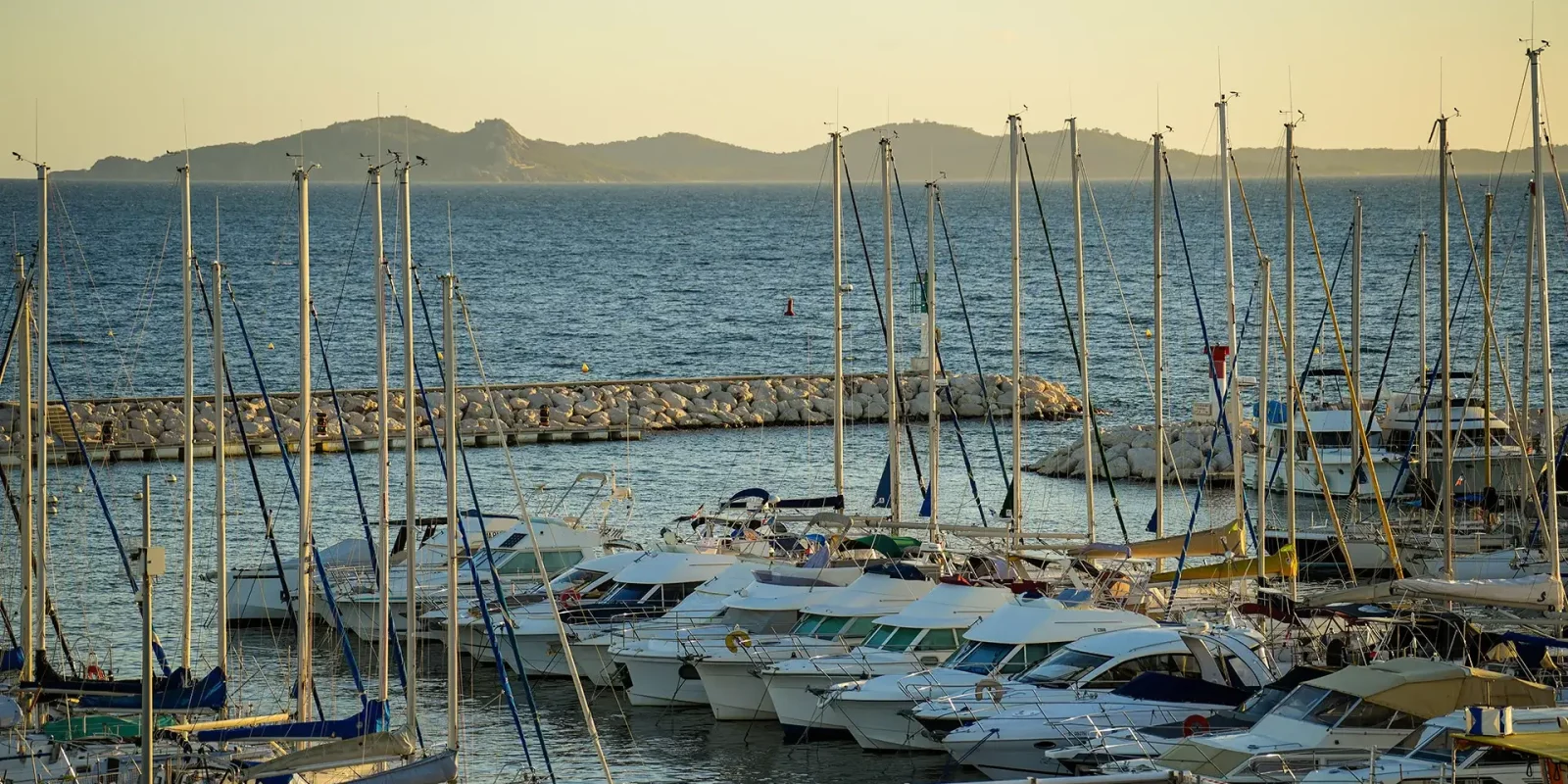 Découvrir le port de La Londe-les-Maures (Port Miramar) : le guide complet